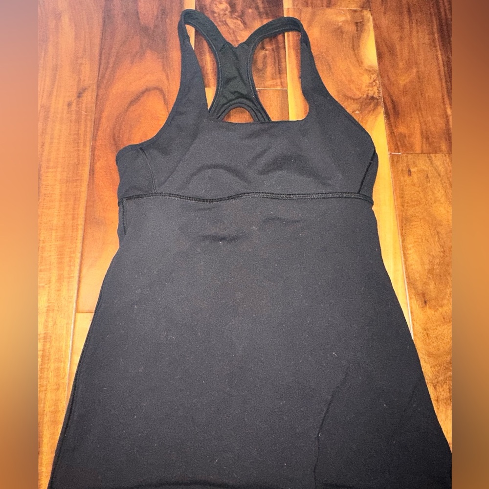 Black lulu tank